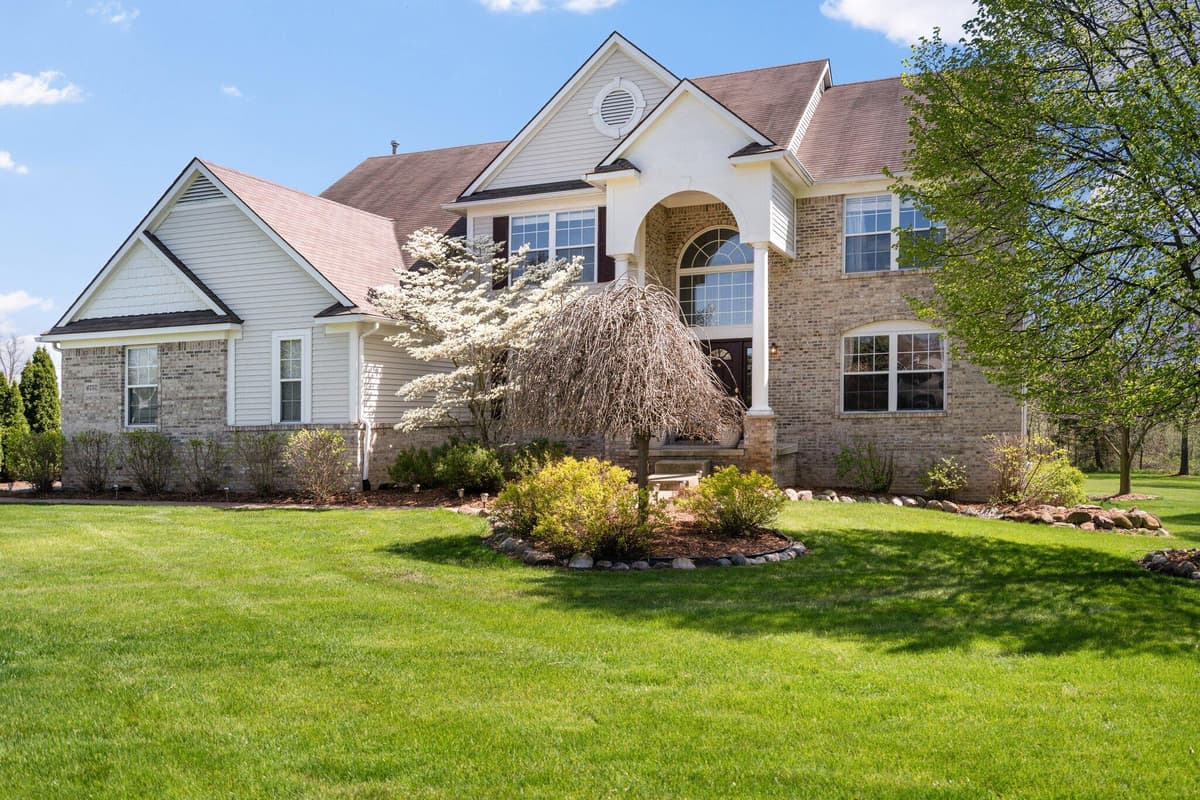 Recently sold home at 6757 N Meadows Way