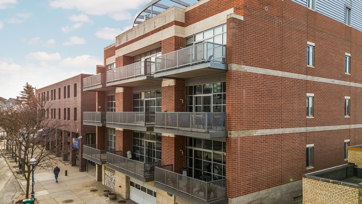 Recently sold home at 322 E Liberty Street #16 & 17