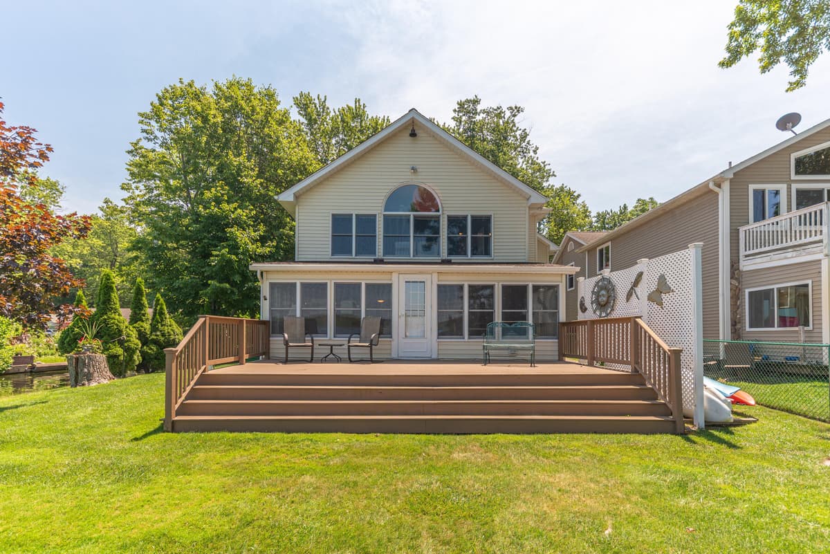 Recently sold home at 11818 Algonquin Drive